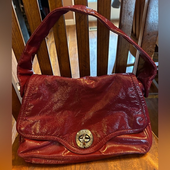 Marc Jacobs Handbags - Marc Jacobs Purple Patent Leather Shoulder Bag